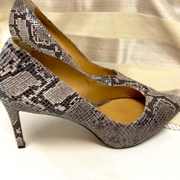 Banana Republic brown, tan, faux python pumps 8.5 - Picture 2 of 8